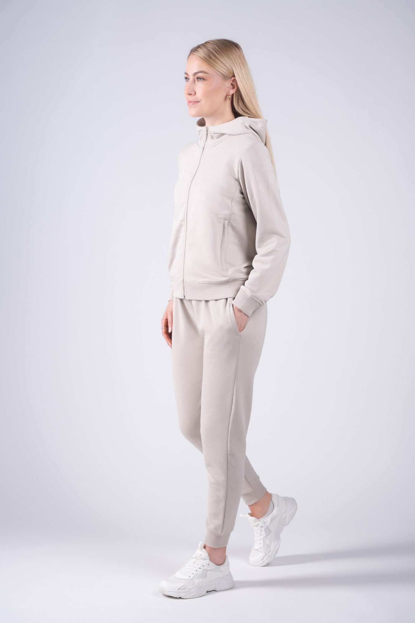 LIMITLESS TRACKSUIT BUNDEL - STONE (2-DELIG)