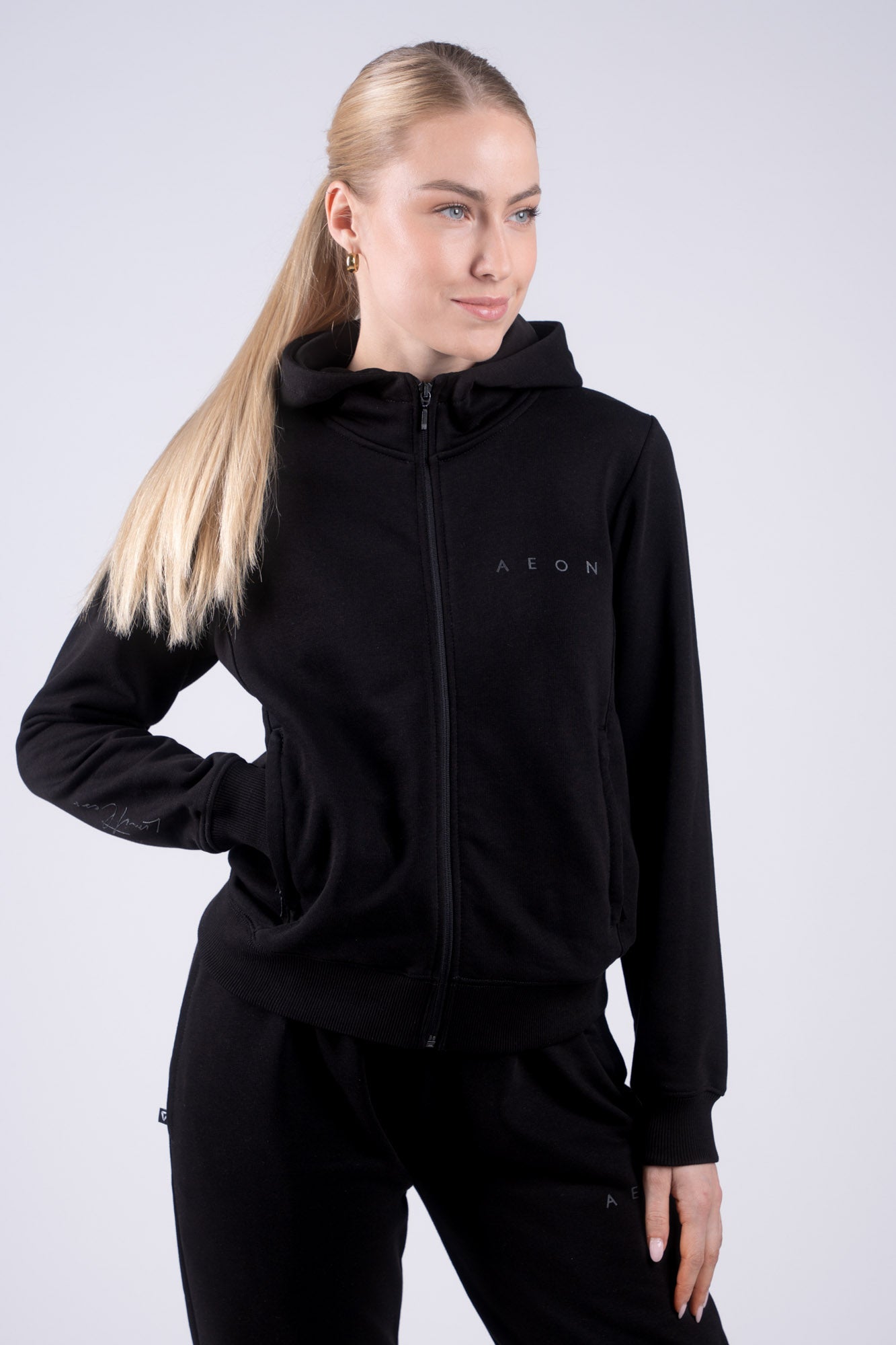 LIMITLESS ZIP HOODIE