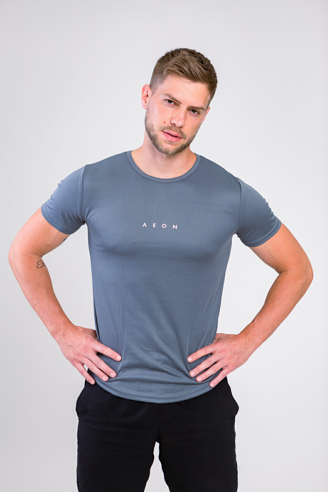 ESSENTIAL PERFORMANCE T-SHIRT