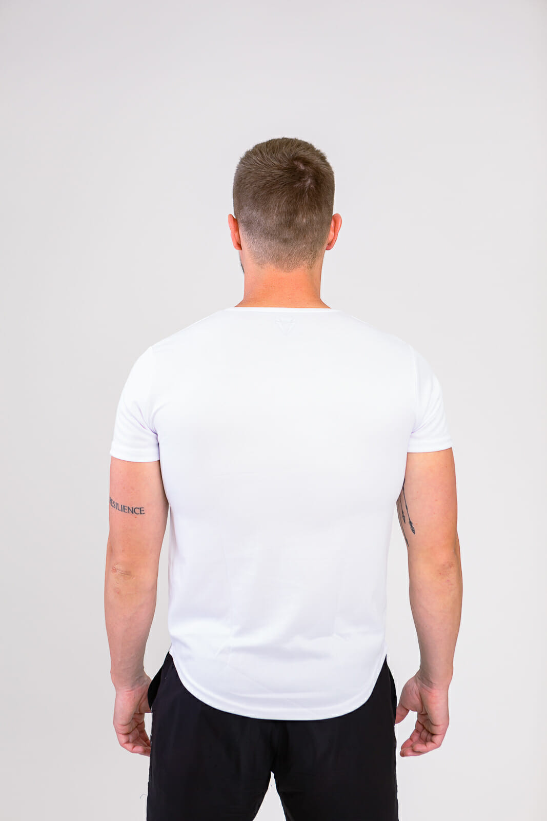 ESSENTIAL PERFORMANCE T-SHIRT